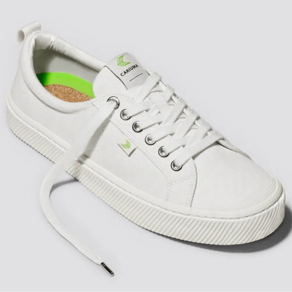 Cariuma OCA Low Off-White Canvas Sneaker - Picture 1 of 13